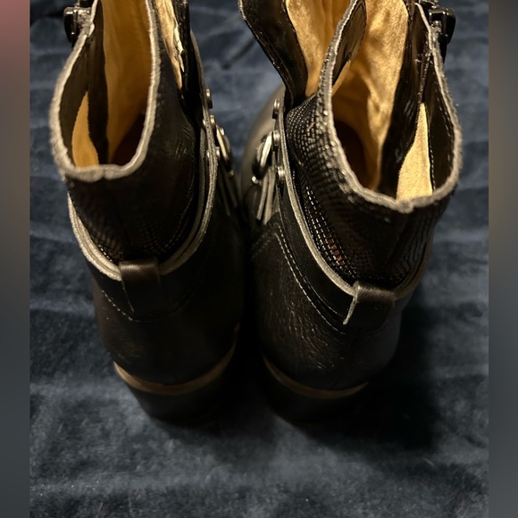 Size 11 wide naturalizer ankle boots - Picture 6 of 9